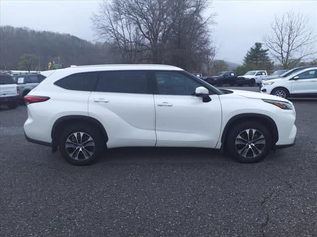 2020 toyota highlander xle in elgood, west virginia