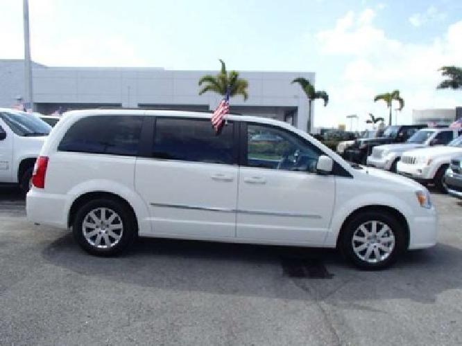 2013 chrysler town & country touring in kendall, fl