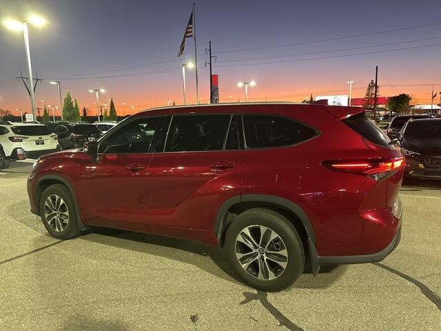 2022 toyota highlander xle