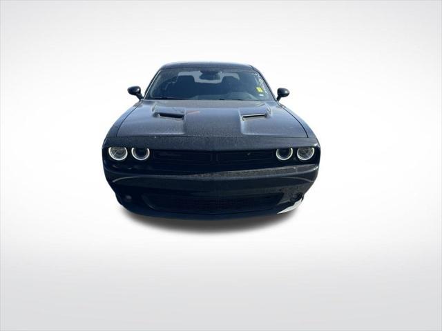 2022 dodge challenger sxt