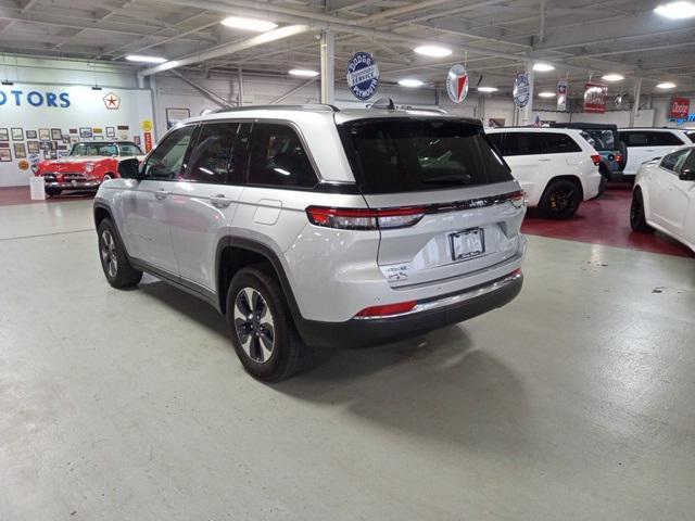 2022 jeep grand cherokee 4xe base