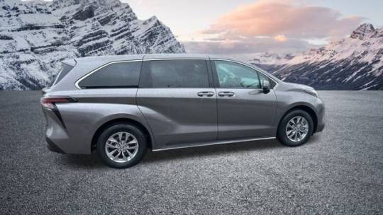 2024 toyota sienna le 8-passenger