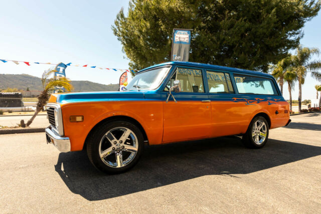 running 3 door 1971 chevrolet c10 suburban/rear air automatic