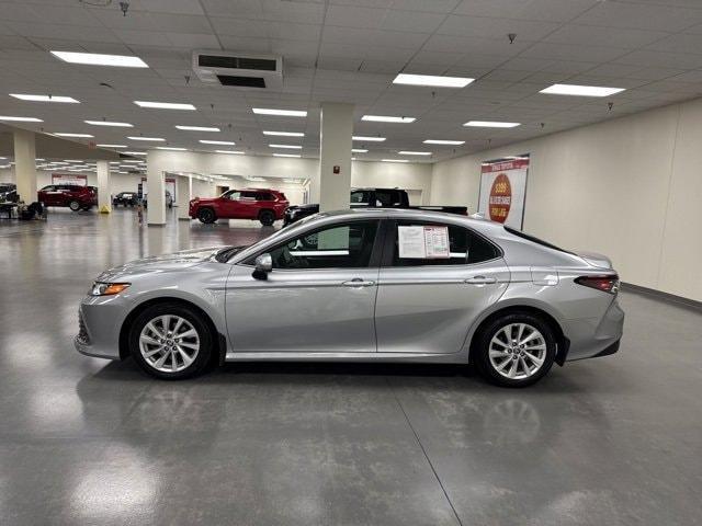 2022 toyota camry le