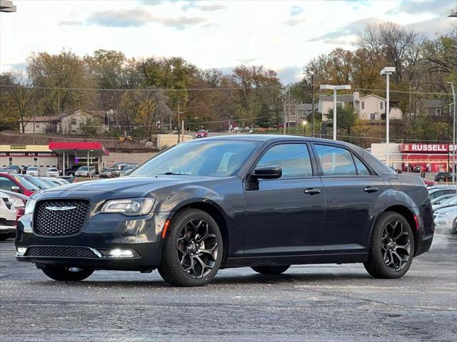 2019 chrysler 300 s