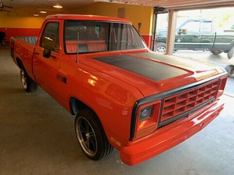 1985 dodge truck d-150, low miles, roadrunner theme, 2wd