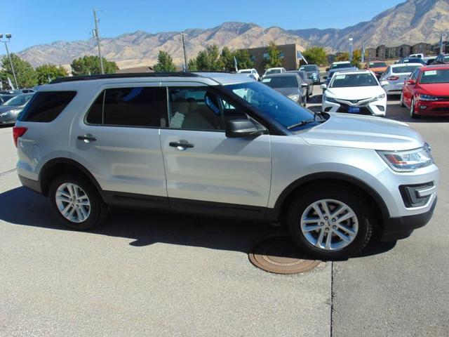 2017 ford explorer base