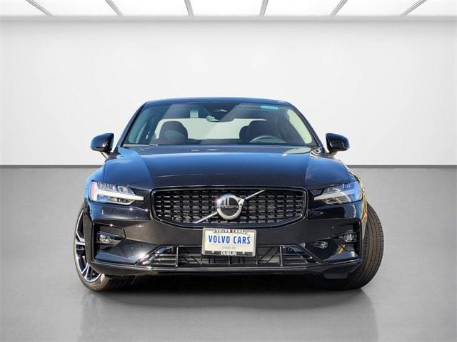 2024 volvo s60 b5 core dark theme