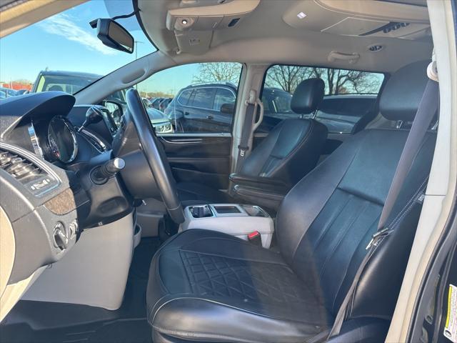 2016 chrysler town & country touring