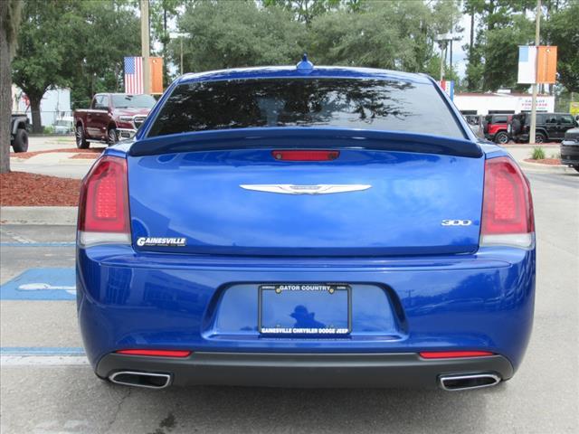 2018 chrysler 300 touring