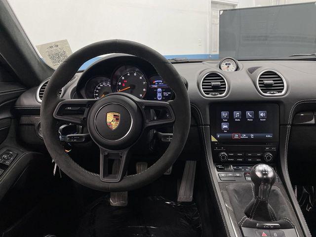 2022 porsche 718 cayman gt4