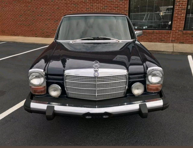 1976 mercedes-benz 300d navy blue interior/exterior w115