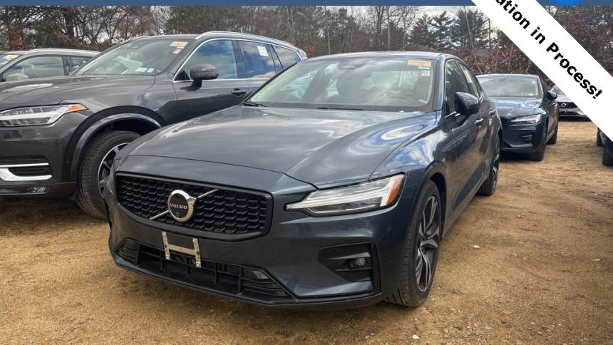 2024 volvo s60 b5 plus dark theme