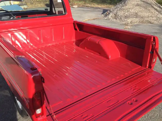 1970 ford f100 pick up, short bed, fleetside, 2wd 302v8 3spd column stick shift