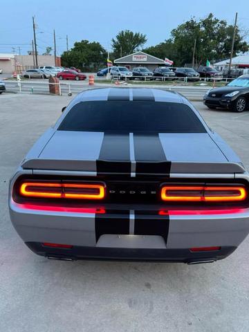 2016 dodge challenger sxt