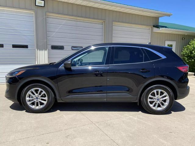 2022 ford escape se