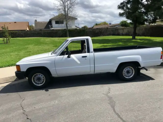 1984 toyota pickup 22r longbed low miles california no rust vehicle