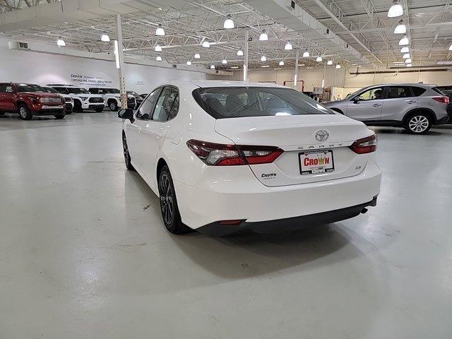 2022 toyota camry le