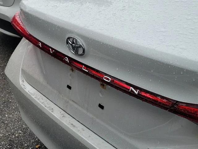 2019 toyota avalon limited