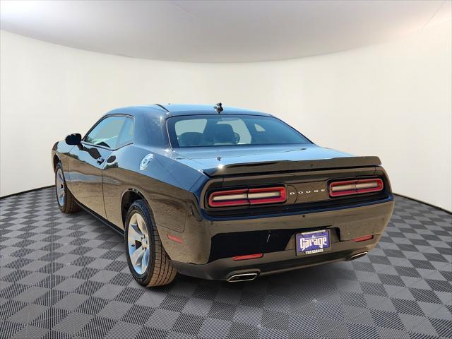 2022 dodge challenger sxt