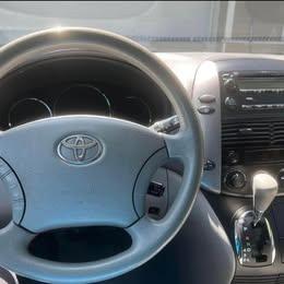 2010 toyota sienna le