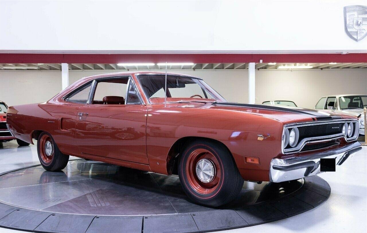 1970 road runner deep burnt orange 383ci v8 mated to a 4 speed manual