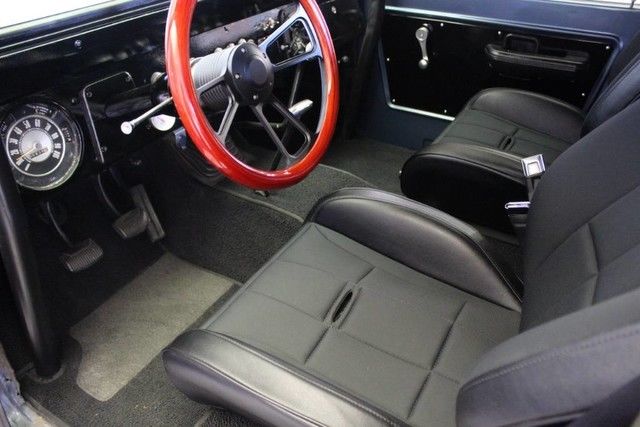 1971 sport model ford bronco. no rust. fresh 302 motor