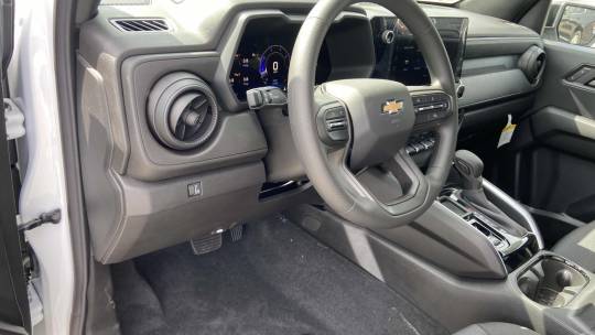 new 2024 chevrolet colorado wt crew cab short box 2wd