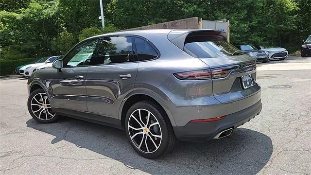 2021 porsche cayenne base