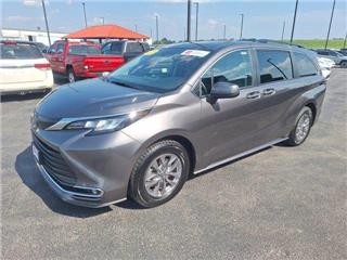 2023 Toyota Sienna xle 8-passenger