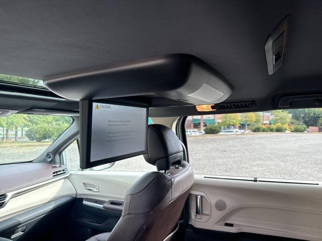 2021 toyota sienna platinum 7 passenger