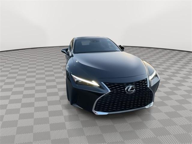 2022 lexus is 300 base