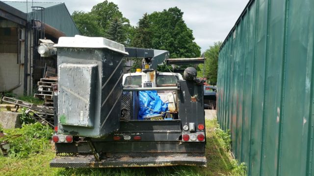 ford f-250 - 36 ft boom + generator/runs/drives/broken frame - "no title"