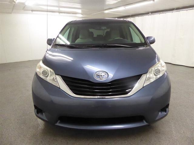 2013 toyota sienna le