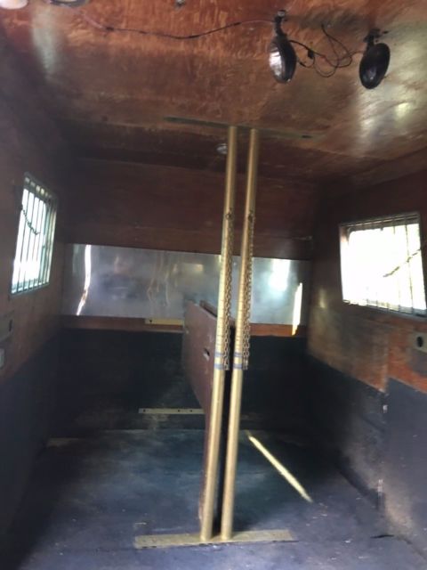 horse van ford f7000