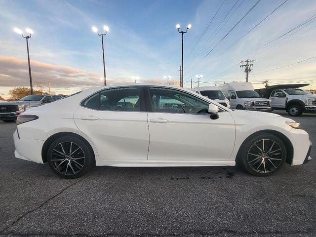 2021 toyota camry se