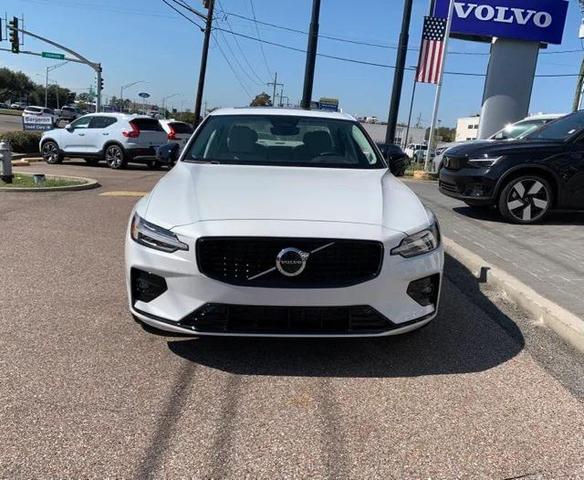 2024 volvo s60 b5 plus dark theme