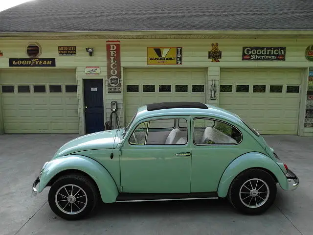 nice bahama blue paint....great white interior....up-graded engine
