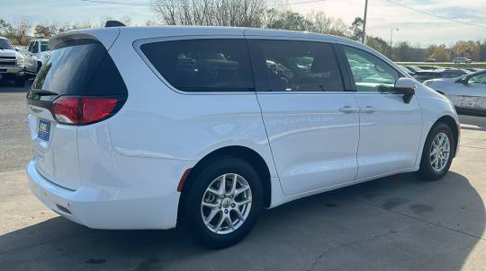 2021 Chrysler Voyager