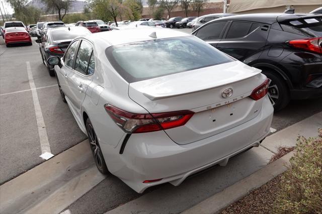 2022 toyota camry se