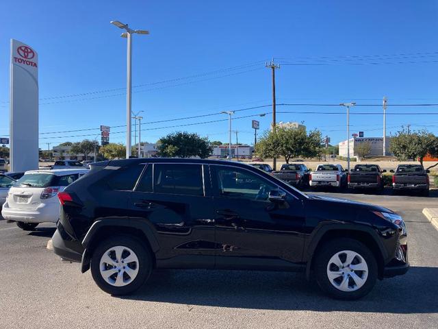 2024 toyota rav4 le