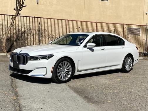 2022 bmw 740