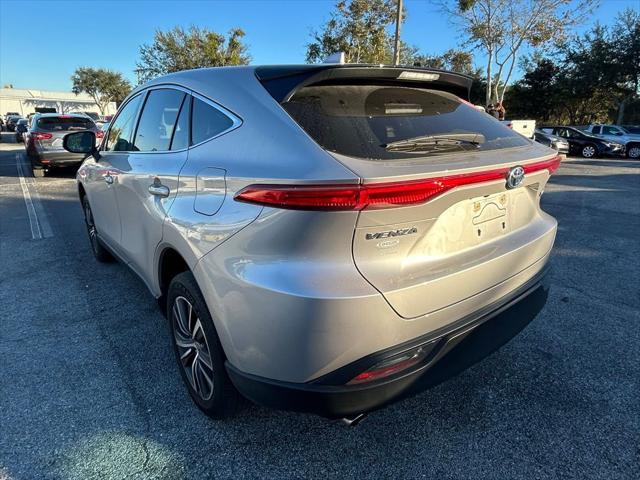 2022 toyota venza le