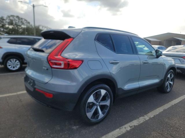 2024 volvo xc40 b5 plus dark theme