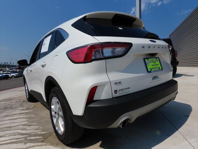 2022 ford escape se