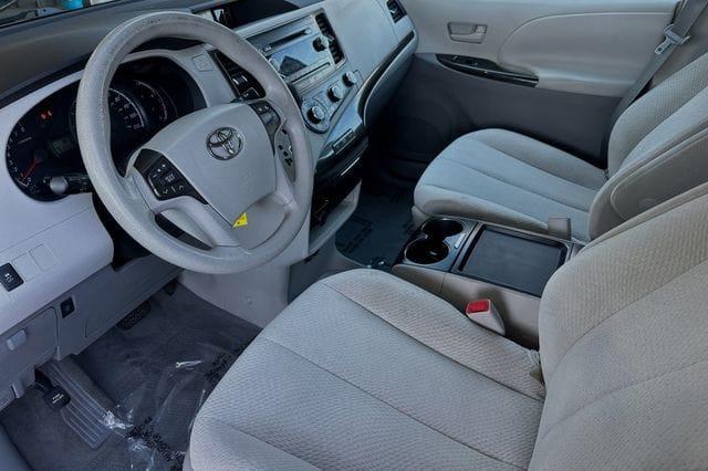 2011 toyota sienna le in brentwood, california