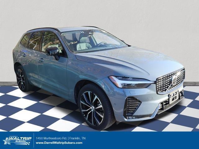 2024 volvo xc60 b5 plus dark theme