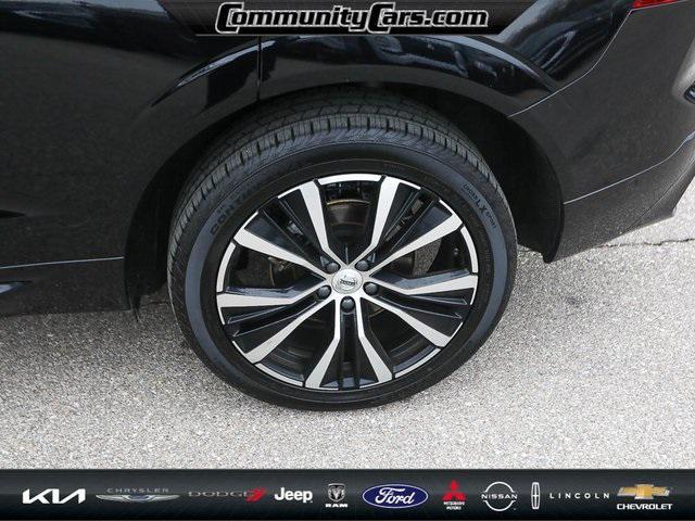 2024 volvo xc60 b5 plus dark theme