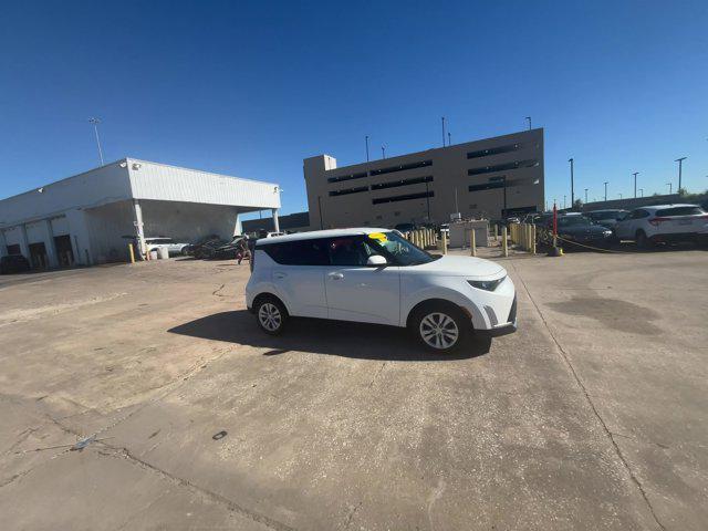 2023 kia soul lx