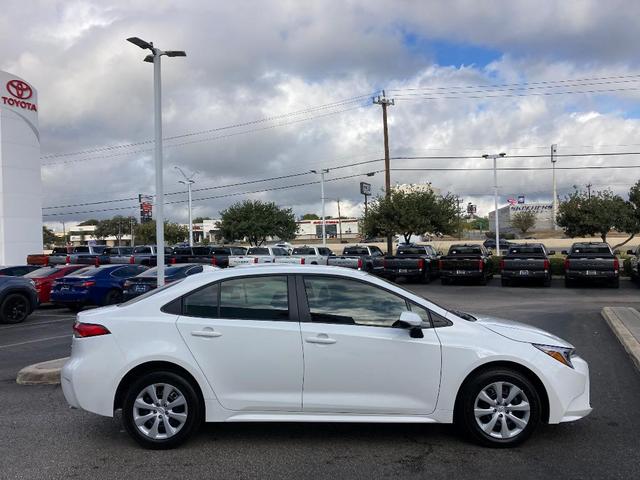 2024 toyota corolla hybrid le